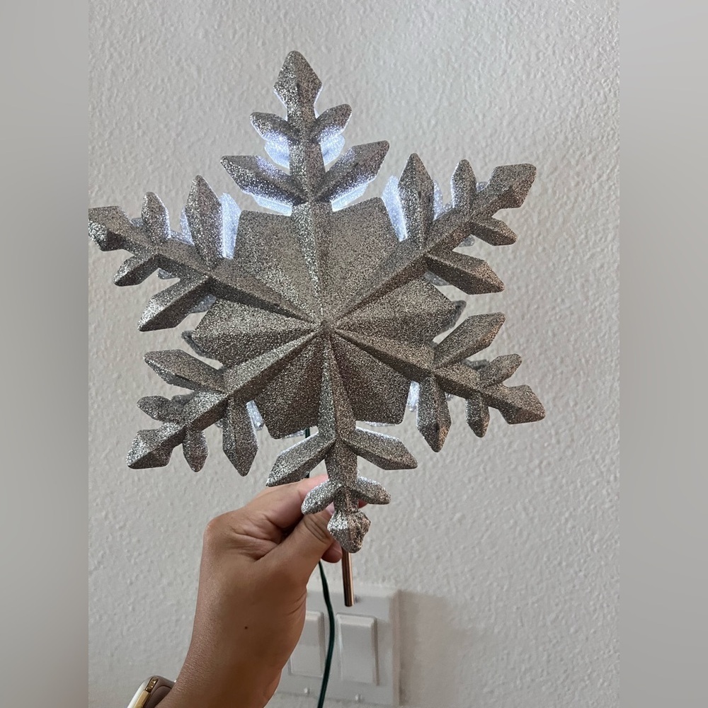 Silver Snowflake Holiday‎ Decoration Tree Topper